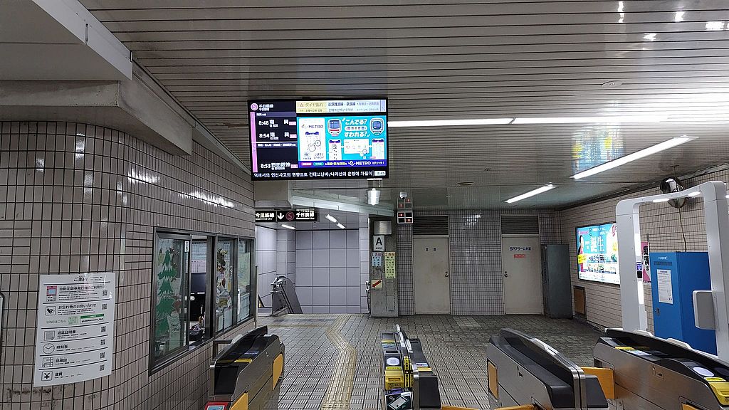 地下鉄駅の構内