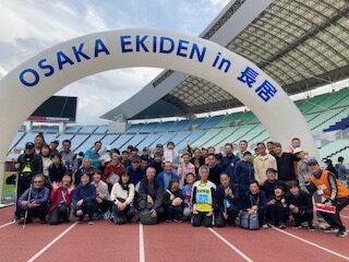 エアゲートの下で集合写真