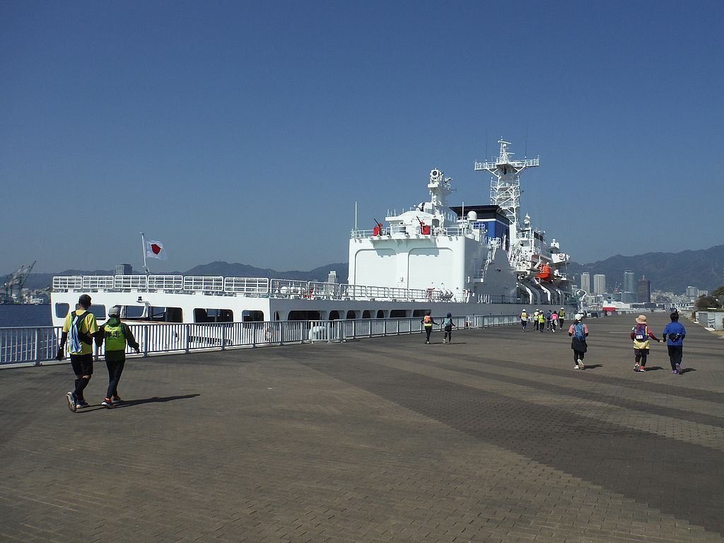 メリケンパークへと向かう